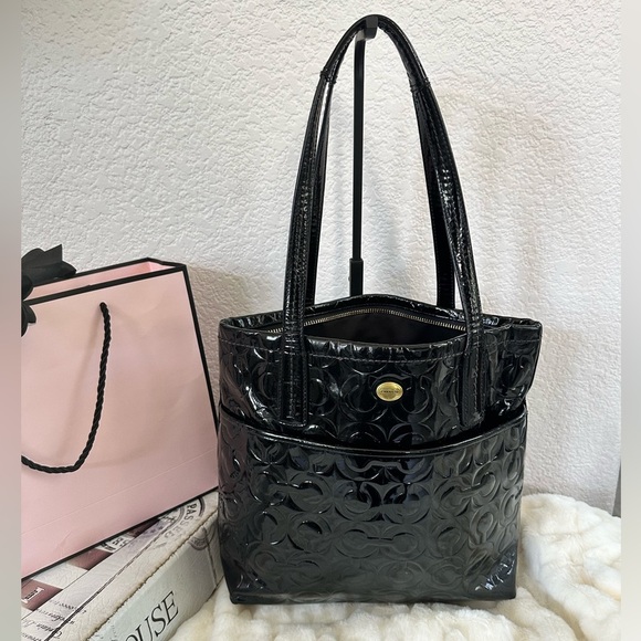 Coach Black Peyton Patent Leather Signature Tote Prestine!!! - Picture 1 of 10